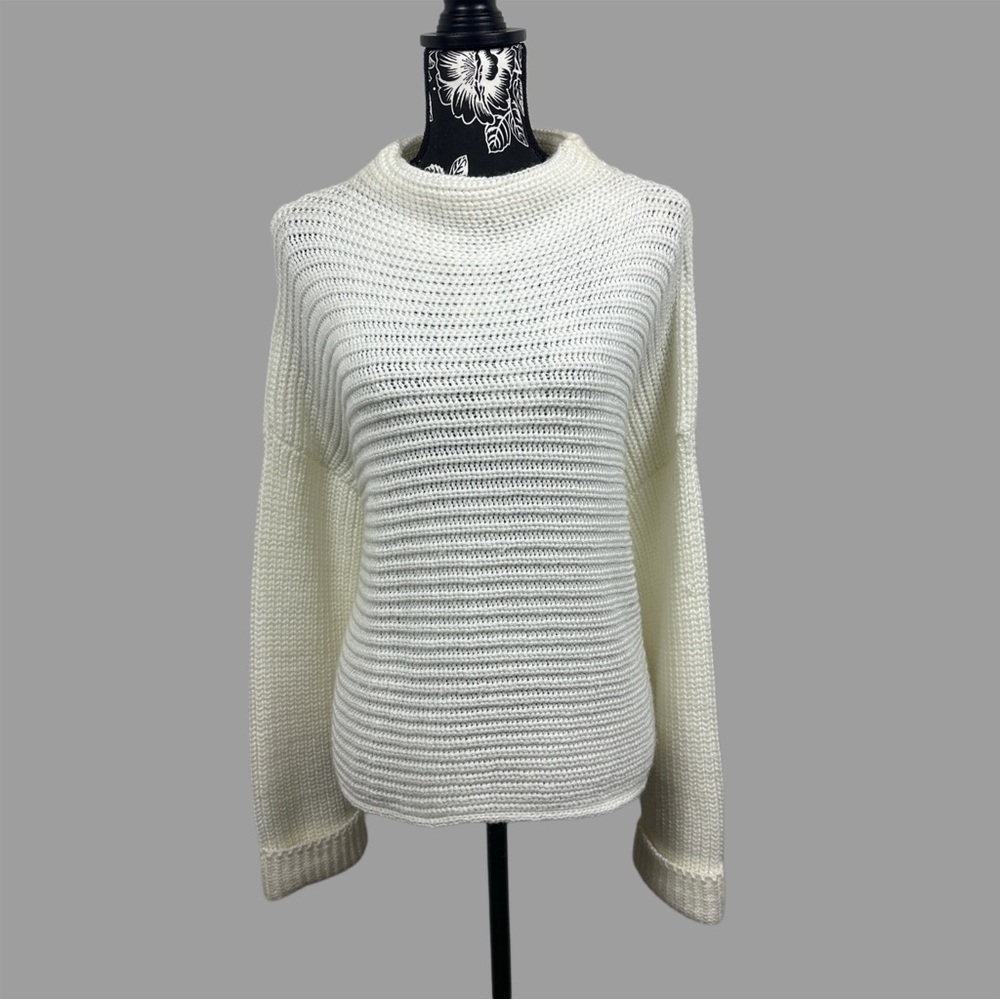 Women’s Cozy Mockneck Long Sleeve Sweater in Cream